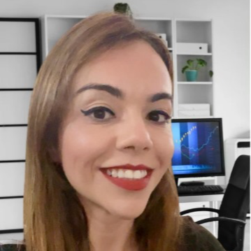 aliine_headshot_2025-1 aliine_headshot_2025-1